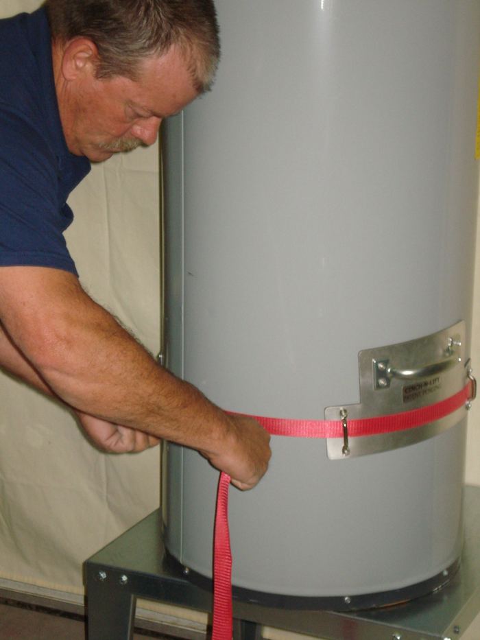 Wrapping the strap around the tank